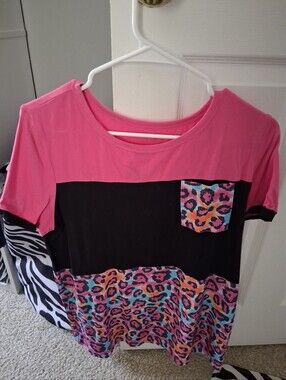 Women's unbranded animal print pocket top